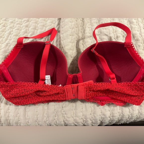 Red Lace VS Bra - Picture 2 of 3